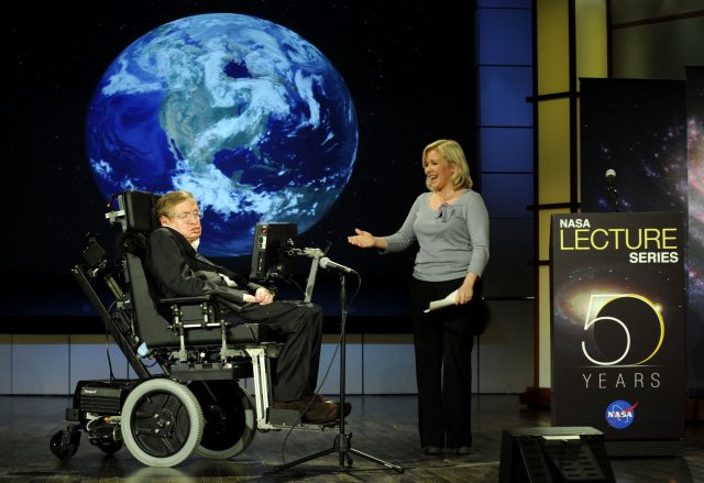 Stephen Hawking: A tudomány rocksztárja felért a csillagokig