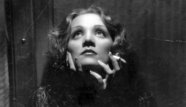 Marlene Dietrich, aki először csókolt nőt a kamerák előtt