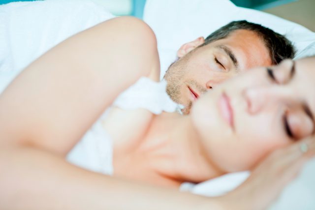 Egy ágyban az “ellenséggel”…