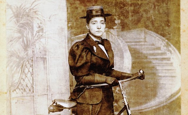 Az első nő aki körbebiciklizte a Földet: Annie Londonderry