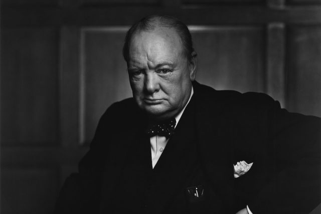Miért vetkőzött meztelenre Churchill Amerika elnöke előtt?