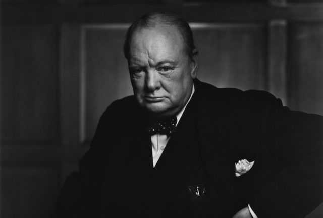 Churchill félmeztelen, lázító fakírnak tartotta Ghandit…