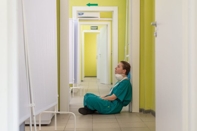 A végkimerülés szélén: Gondolatok a Covid-osztályról…