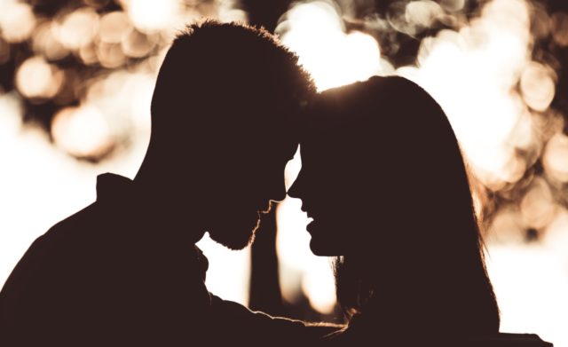 Nő ne üljön a férfiak asztalához – hagyomány vagy diszkrimináció?