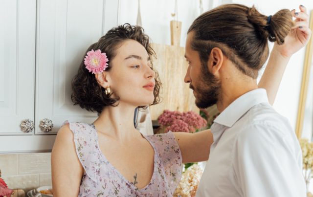 Egy “viharos” szerelem foglyul ejt, mint a drog…