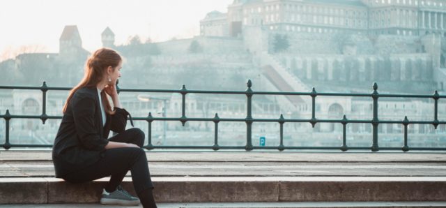 Menekültem a baljós alak elől, de ő kitartóan követett…