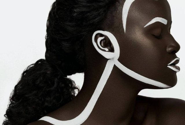 Gúnyolták a bőrszíne miatt – modellként a sötét bőrű nők szószólója lett