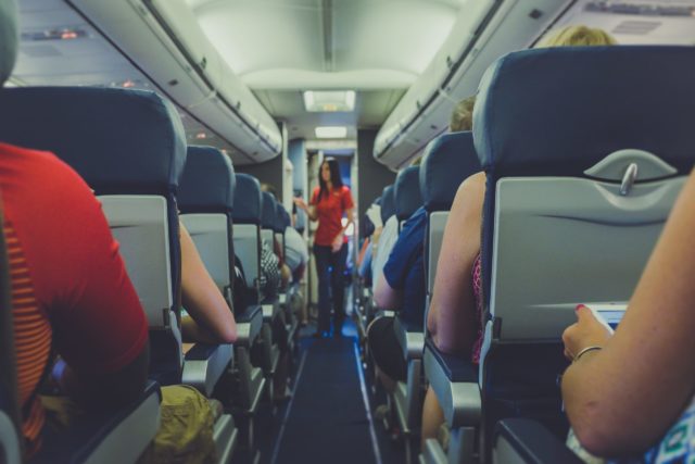 Gendersemleges egyenruhát vezet be egy légitársaság