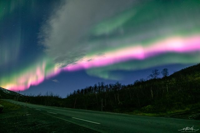 Csodálatos, rózsaszínű sarki fény volt látható Norvégiában