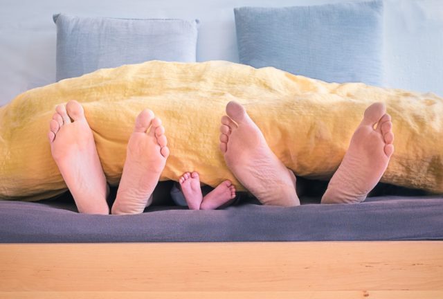 A szülővel alvó gyerek szorongó és önállótlan?