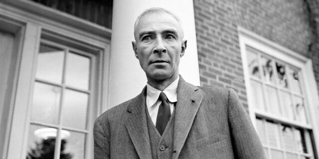 Oppenheimer – Zseniális tudós vagy zavarodott elméjű tömeggyilkos?