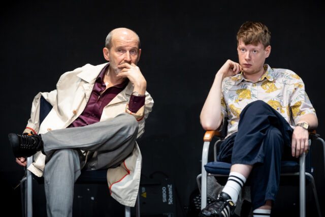 A Csoport – terítéken a függőségek!